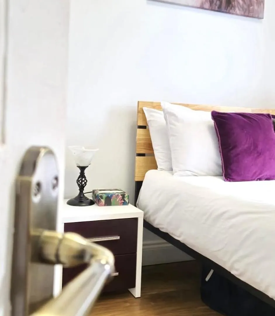 Montgomery Central Apartment Эдинбург 0*,  Великобритания